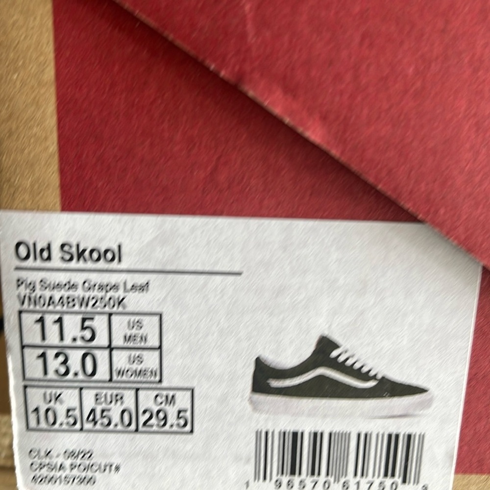 Vans Men’s Old Skool
Pig Suede Grape Leaf
VN0A4BW250K
Sneakers - Picture 16 of 16